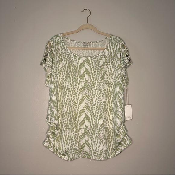 Winslow Collection Tops - NWT Winslow Collection Printed Cap Sleeve Top Green White Size 1X